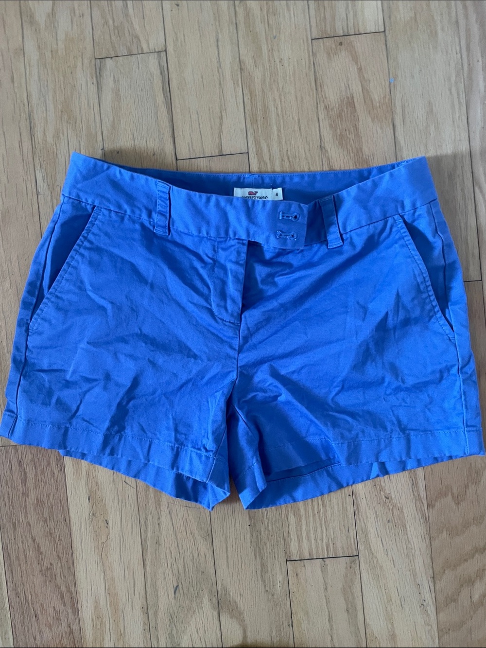 Vineyard Vines blue chino shorts size 4